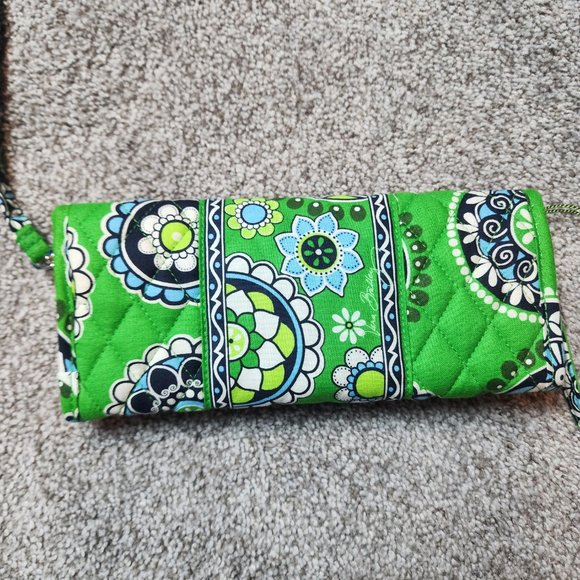 NWT Vera Bradley Sleek Wallet in Cupcake Green Crossbody - Picture 4 of 10